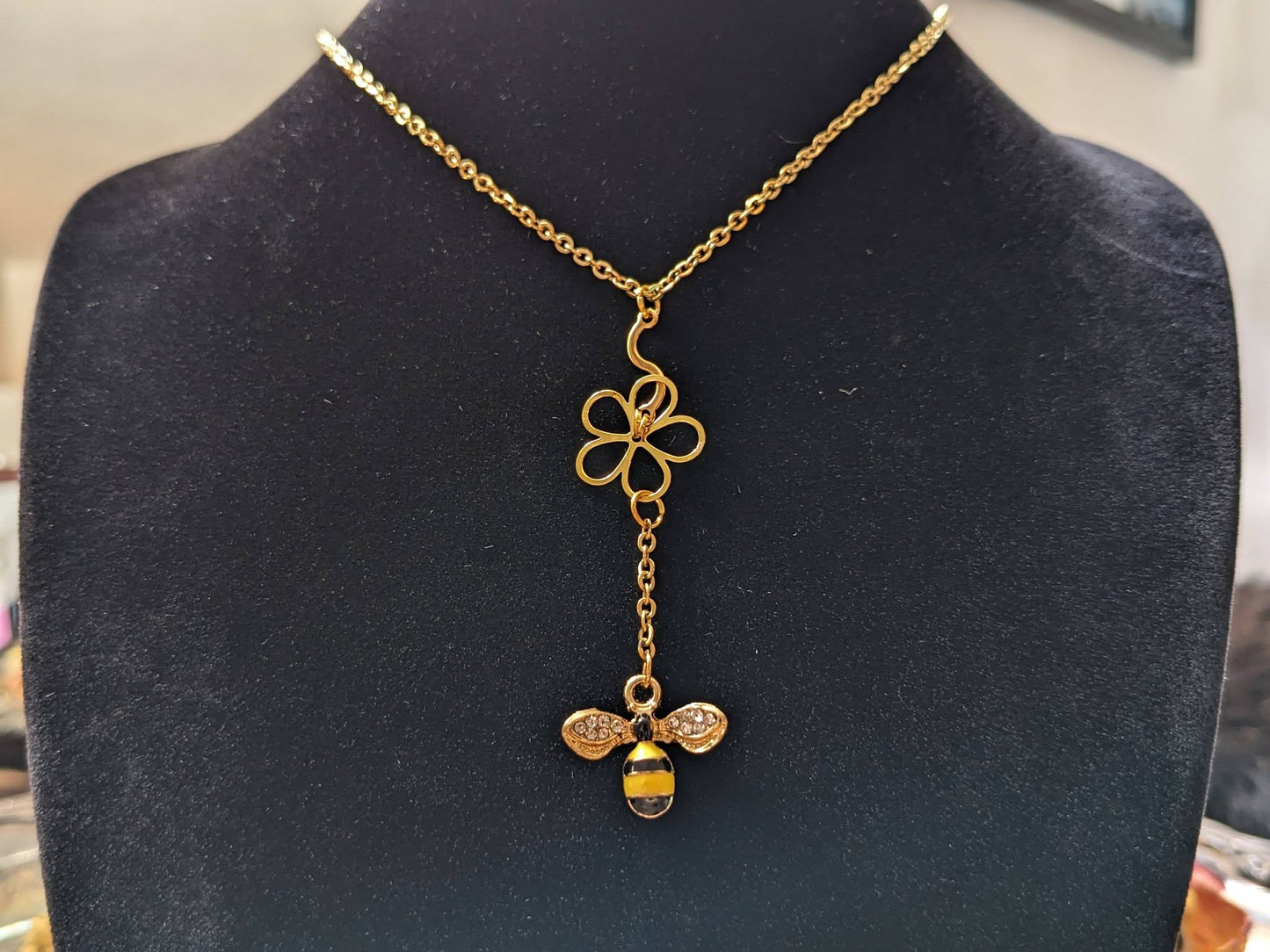 Beeline to Daisy Necklace