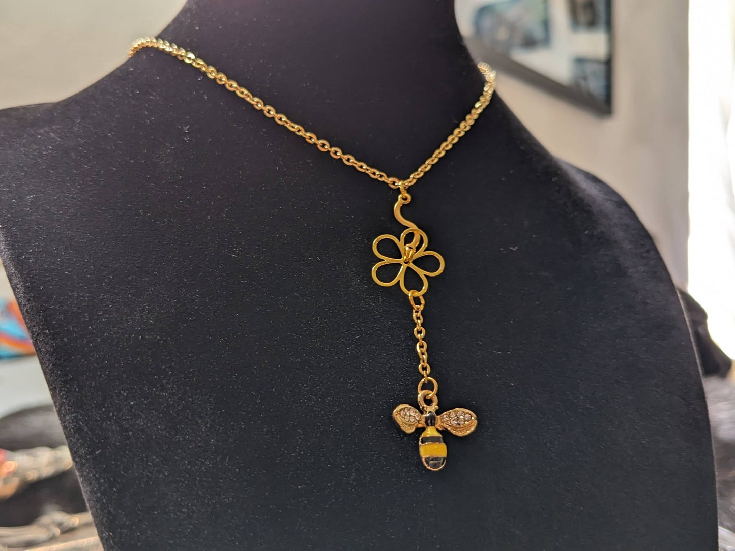 Beeline to Daisy Necklace